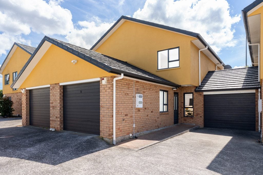 2/4 Charlenne Close, Ranui, Auckland - Carousel 2