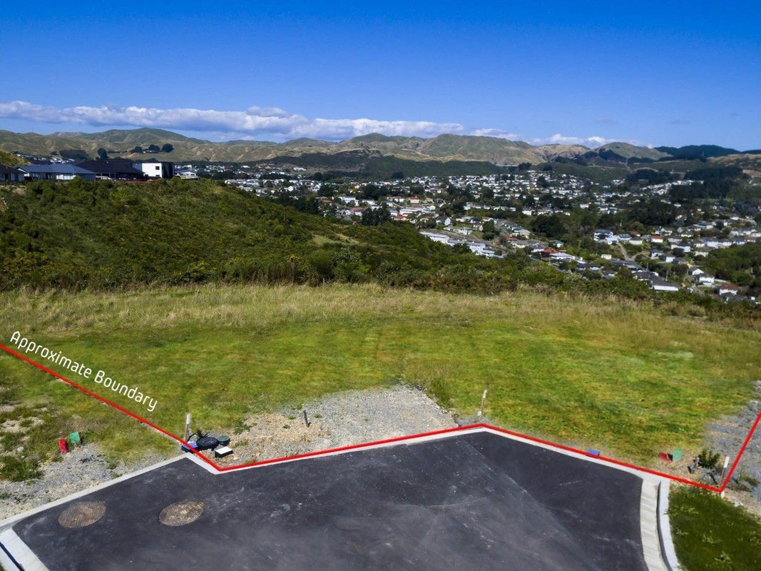 8 Paul Adams Way, Aotea, Porirua - Carousel 2