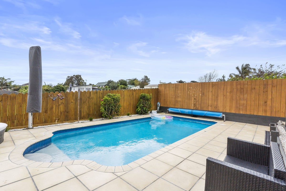 25 Cherrie Road, Beachlands, Auckland - Carousel 1