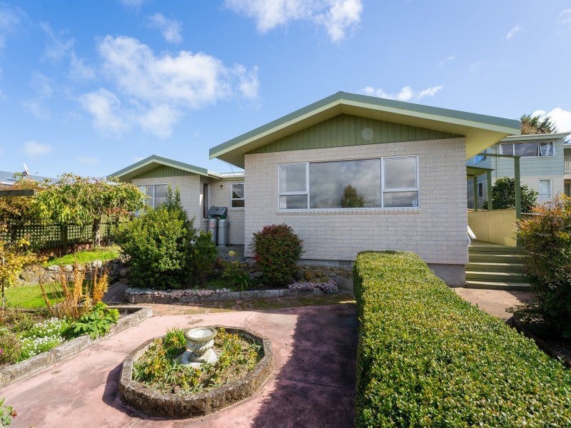 14 Robert Mckeen Street, Otaki Beach, Otaki - Carousel 1