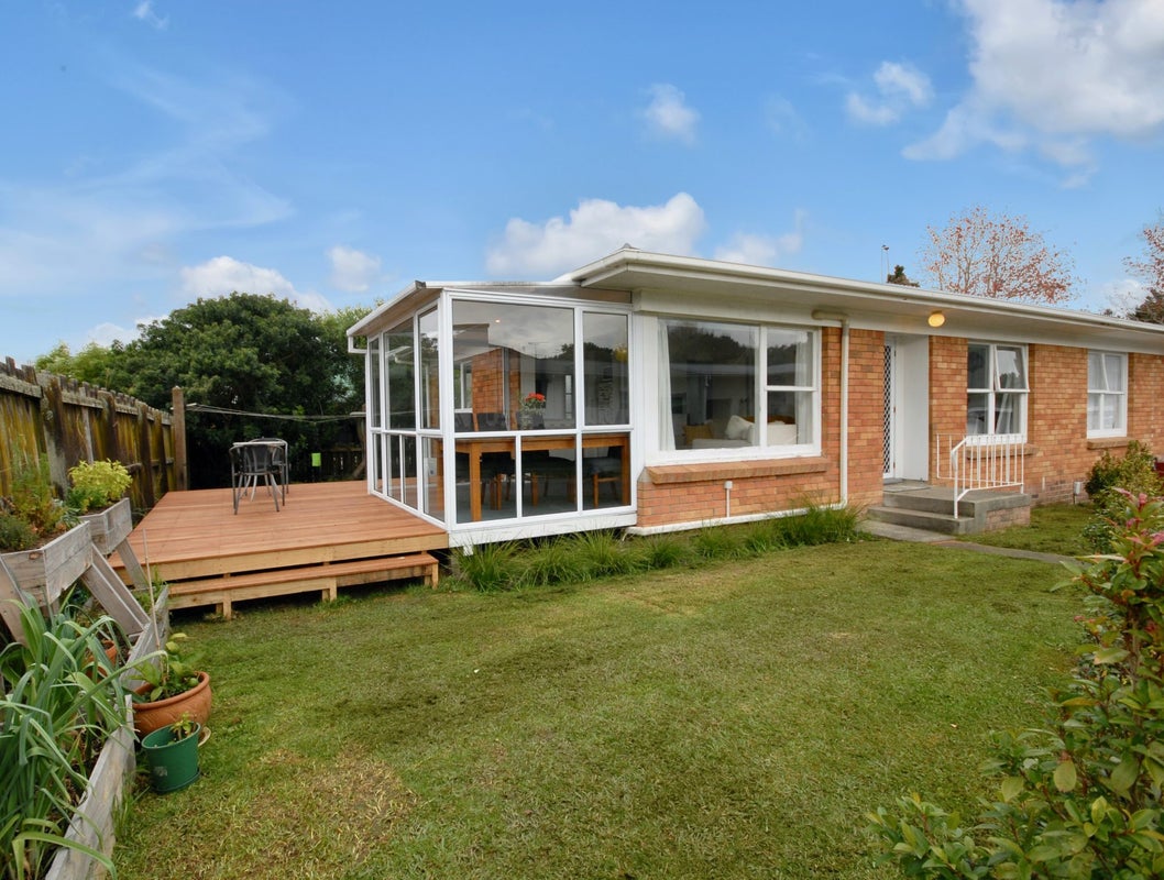 1/11 Kapiti Place, Sunnynook, Auckland - Carousel 1