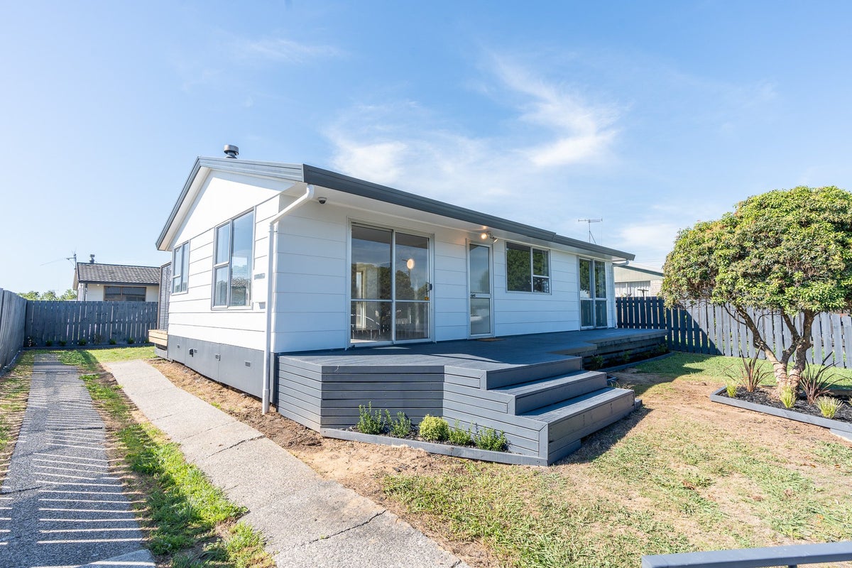 19A Breckons Avenue, Nawton, Hamilton - Carousel 1