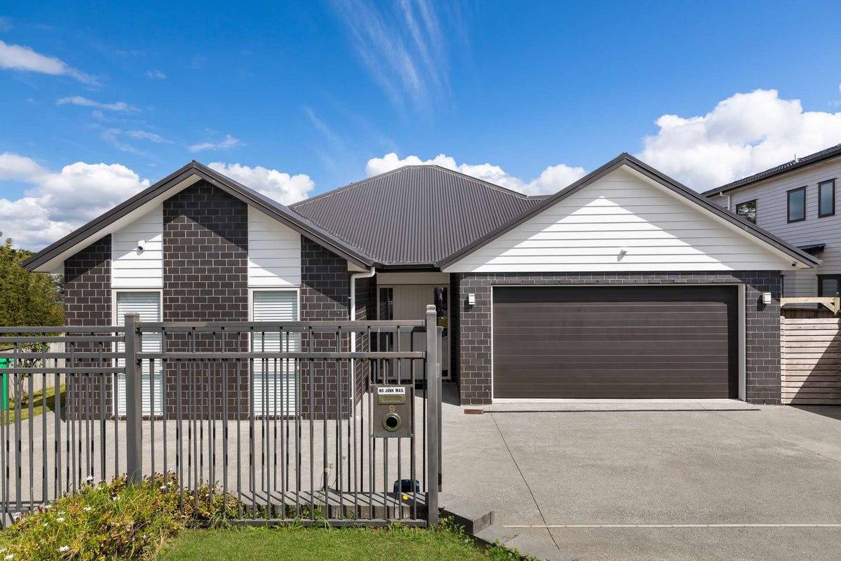9 River Road, Te Atatu Peninsula, Auckland - Carousel 2