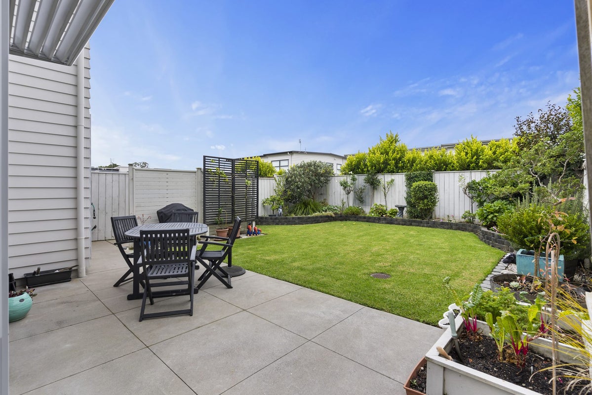 20 Costa Viva Crescent, Karaka, Papakura - Carousel 1
