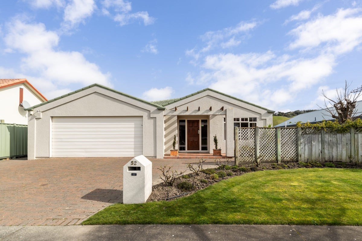 52 Kensington Drive, Taradale, Napier, Hawke's Bay - Carousel 1
