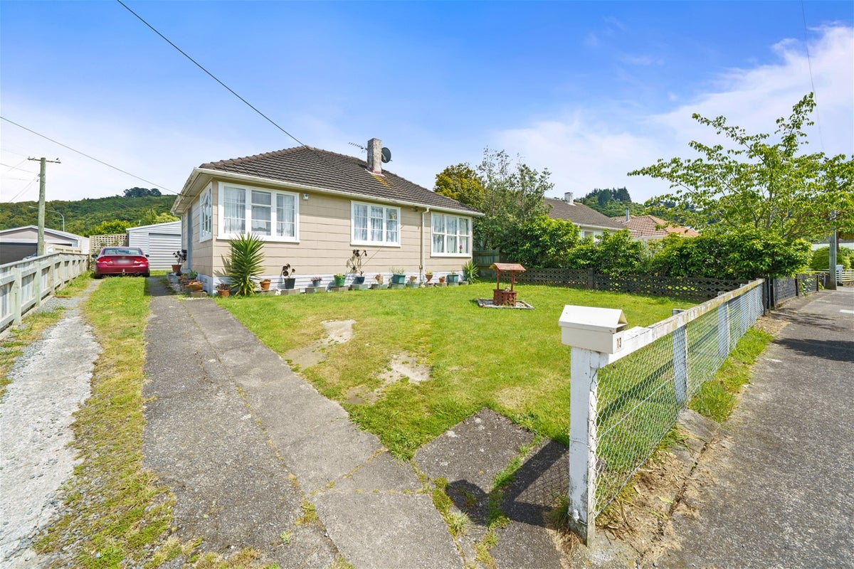 13 Lockwood Crescent, Taita, Lower Hutt - Carousel 20