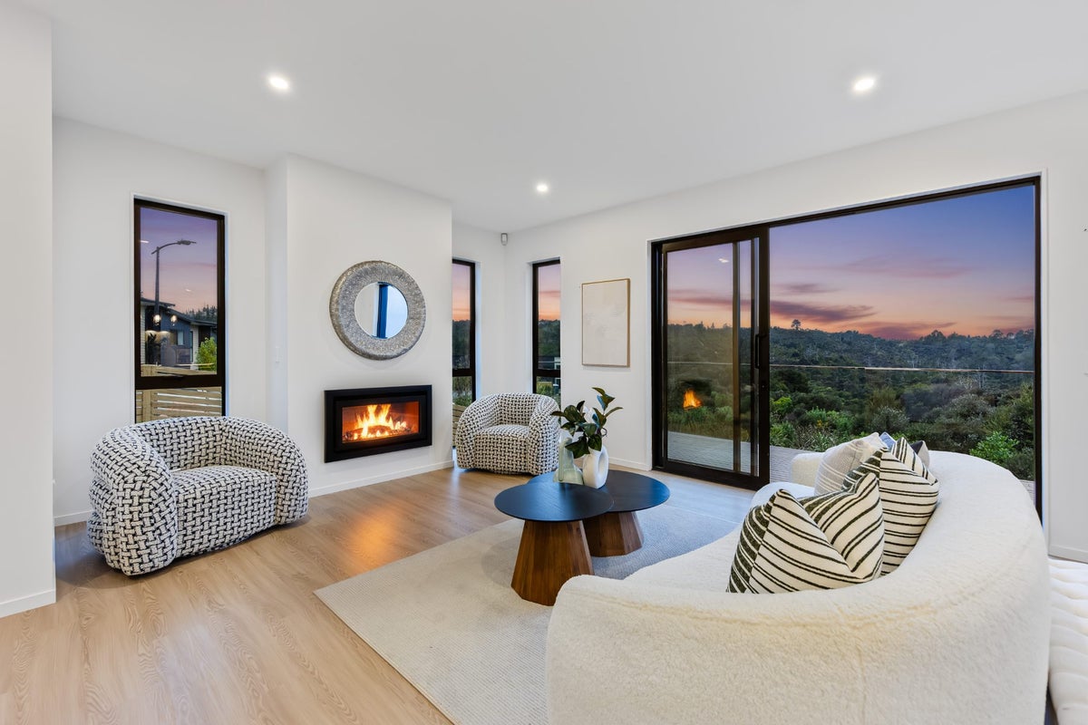 14 Ringi Lane, Orewa, Orewa - Carousel 1