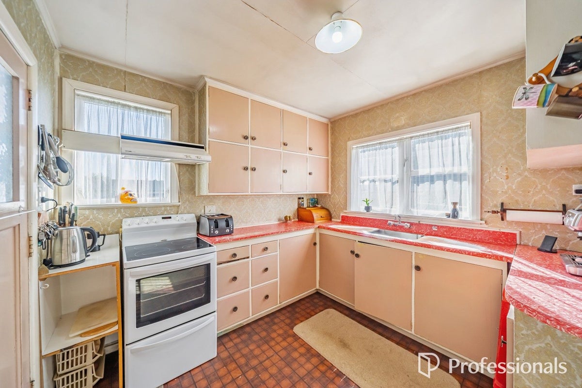 8 Chittick Street, Stokes Valley, Lower Hutt - Carousel 2