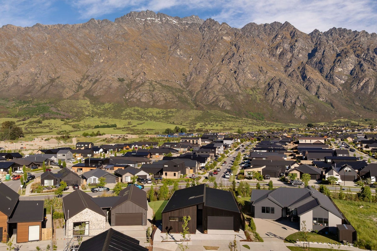 63 Kernel Loop, Jacks Point, Queenstown - Carousel 33