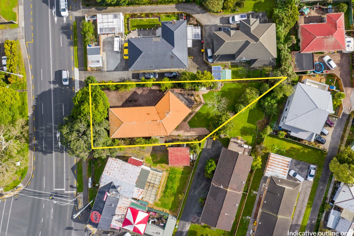 121 Te Atatu Road, Te Atatu South, Auckland - Carousel 1