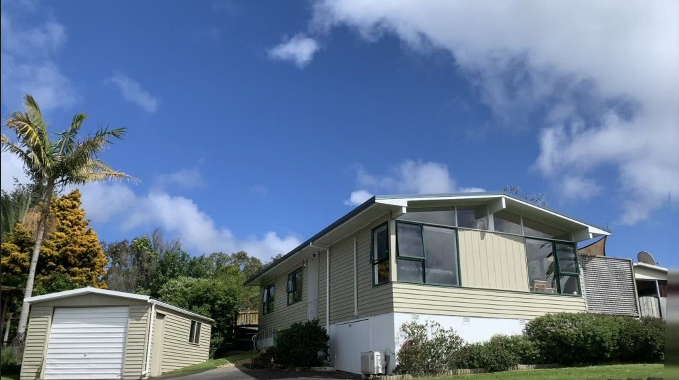 36 Thornlow Street, Glendene, Auckland - Carousel 1