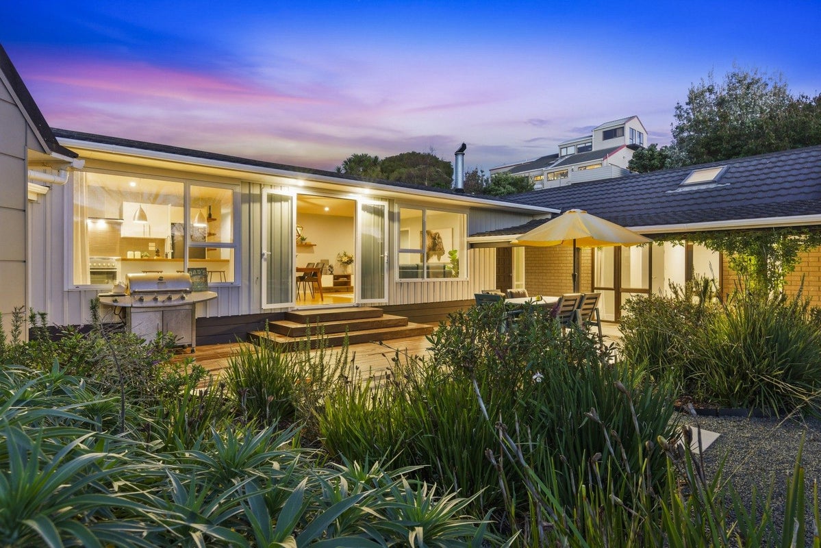 34 Hicks Crescent, Waikanae Beach, Waikanae - Carousel 49
