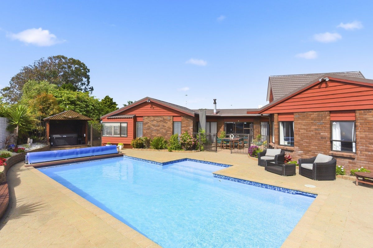 11 Oakwood Grove, Paraparaumu Beach, Paraparaumu - Carousel 1