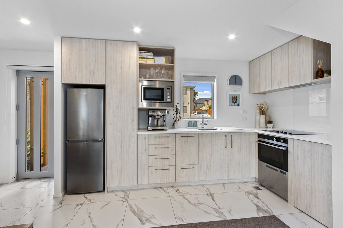 2/48 Ward Street, Addington, Christchurch - Carousel 2