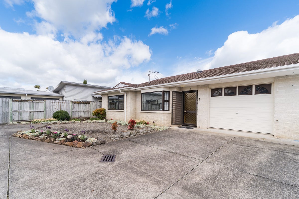 8 Oxford Street, Hokowhitu, Palmerston North - Carousel 1