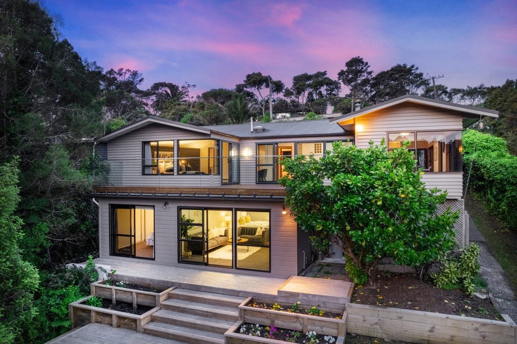 7 Inaka Place, Titirangi, Auckland - Carousel 1