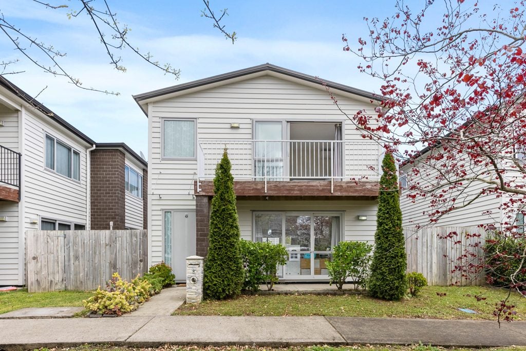 8 Tarapiroe Avenue, Takanini, Auckland - Carousel 1