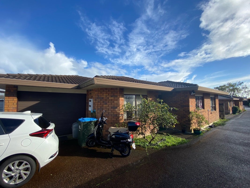 2/14 Bolton Street, Blockhouse Bay, Auckland - Carousel 1