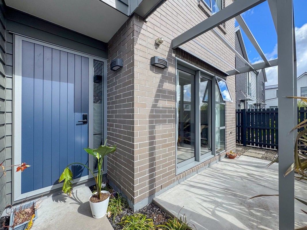 8 Tarakoi Road, Hobsonville, Auckland - Carousel 2