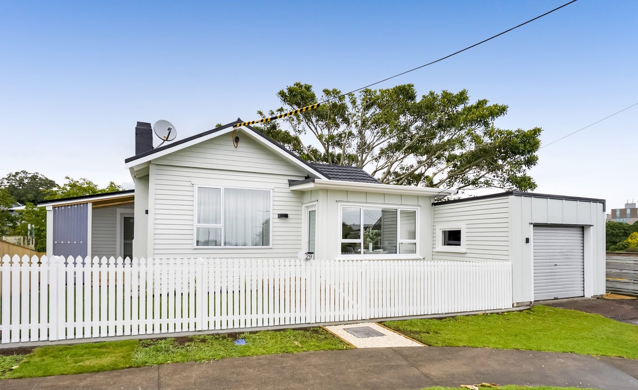 29 Dorset Avenue, Westown, New Plymouth - Carousel 1