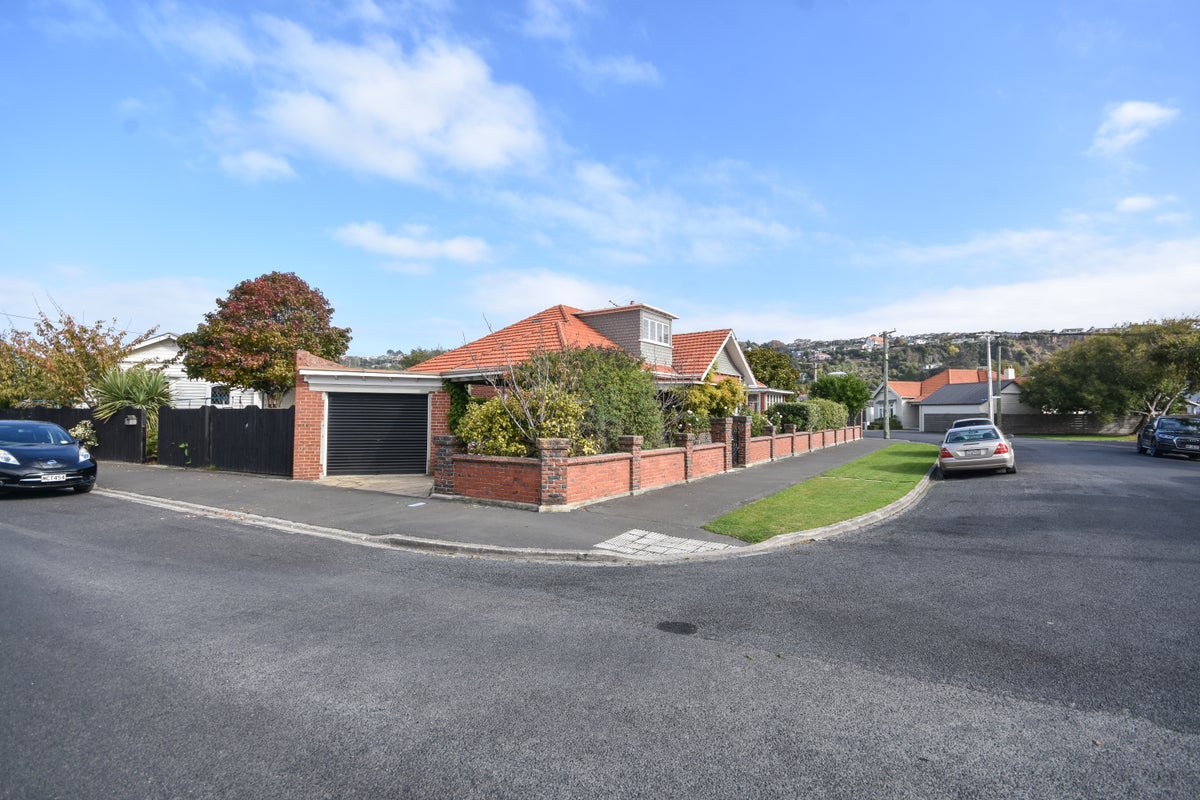 42 Ings Avenue, Saint Clair, Dunedin - Carousel 1