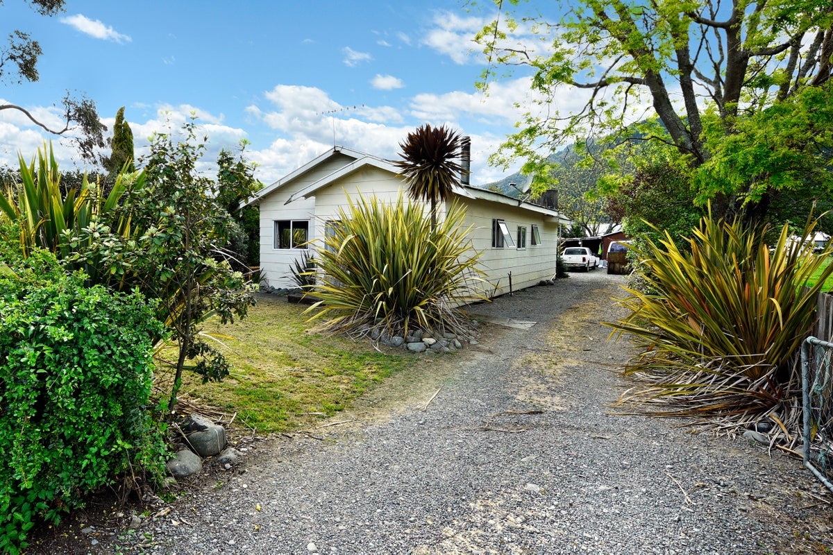 6762 State Highway 6, Rai Valley - Carousel 1