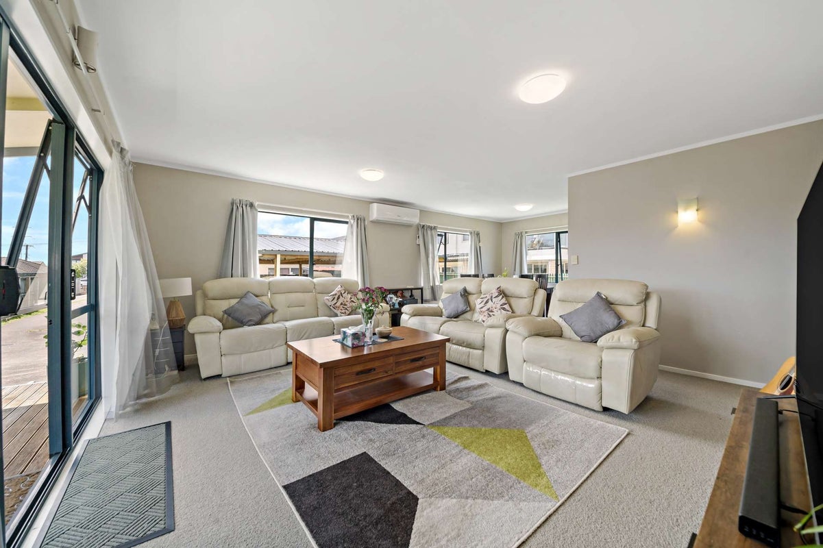 32 Busby Street, Blockhouse Bay, Auckland - Carousel 2