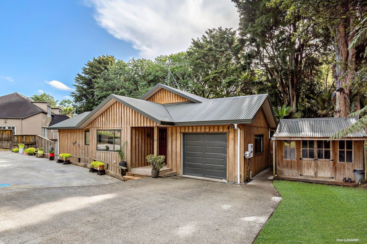 39 Ewhurst Place, Goodwood Heights, Auckland - Carousel 1