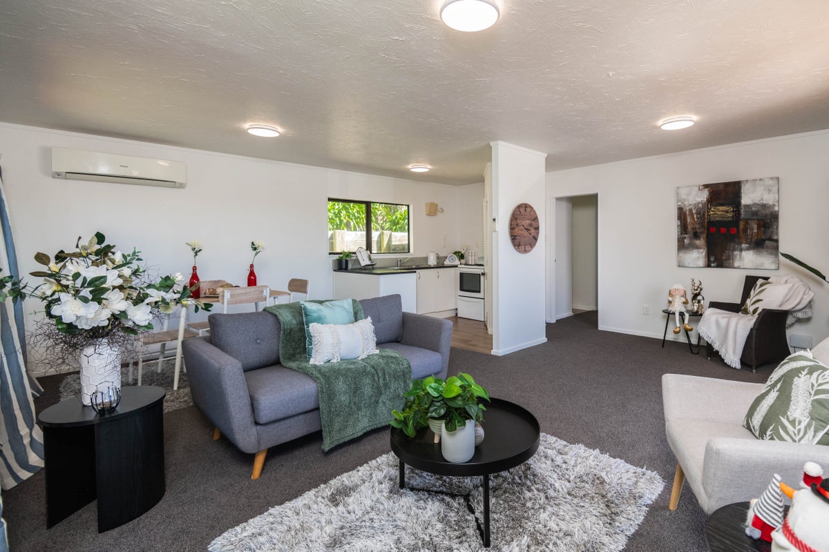 12A Griffiths Grove, Newlands, Wellington - Carousel 2