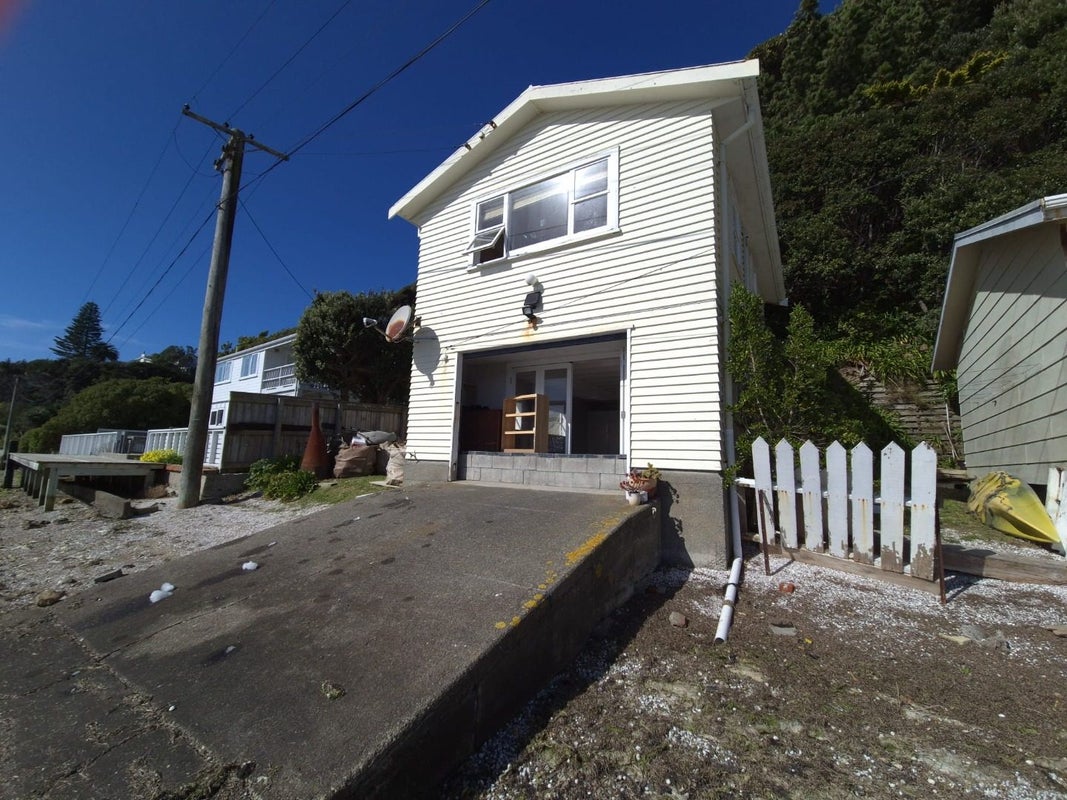 37 Seaview Road, Paremata, Porirua - Carousel 1