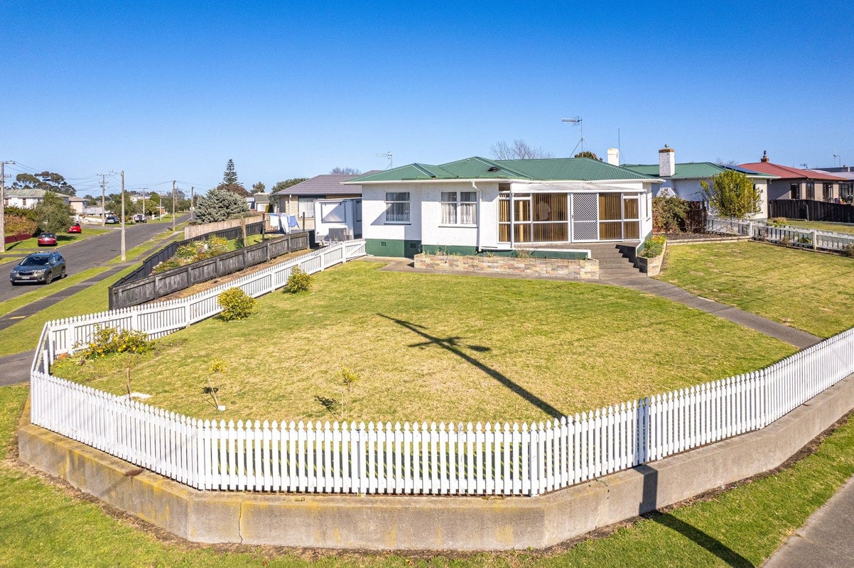 27 Fitzherbert Avenue, Springvale, Whanganui - Carousel 1