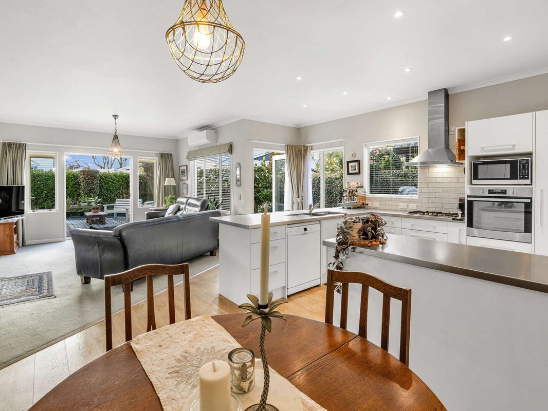 42 Manapouri Crescent, Hokowhitu, Palmerston North - Carousel 2
