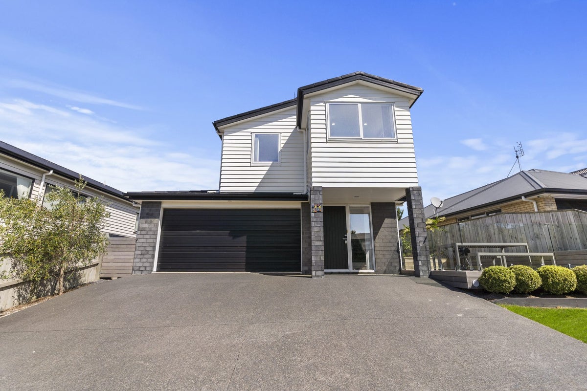 22 Atalanta Way, Beachlands, Auckland - Carousel 1