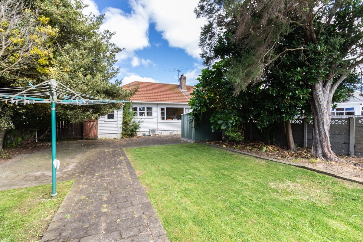 39 Thornycroft Avenue, Epuni, Lower Hutt - Carousel 18