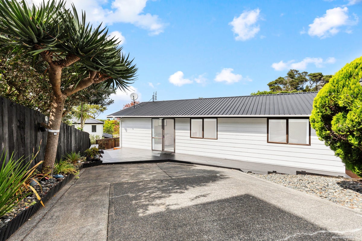 2/40 Manuka Road, Glenfield, Auckland - Carousel 1
