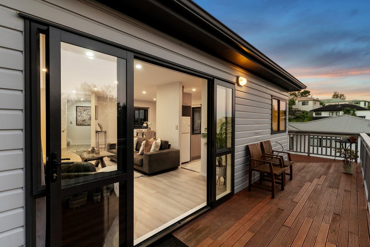 278C Glamorgan Drive, Northcross, Auckland - Carousel 1