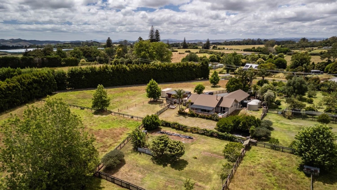1 Courthouse Lane, Waimate North, Kaikohe - Carousel 1