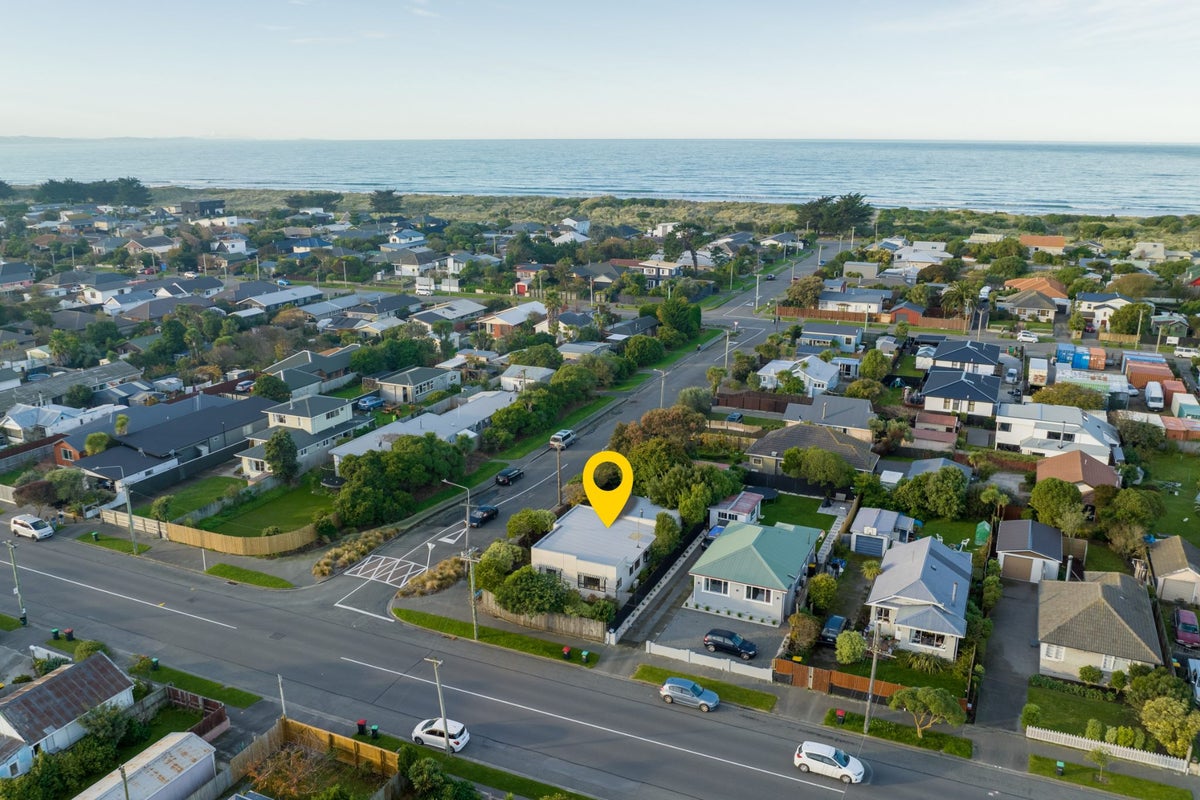 45 Bellamy Avenue, New Brighton, Christchurch - Carousel 1