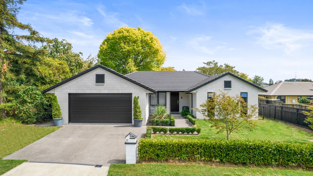 11 Bronte Place, Leamington, Cambridge - Carousel 1