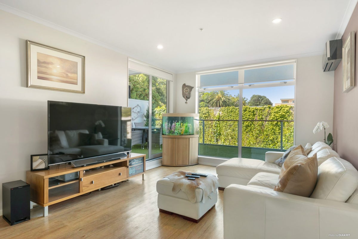 105/19 Bute Road, Browns Bay, Auckland - Carousel 2