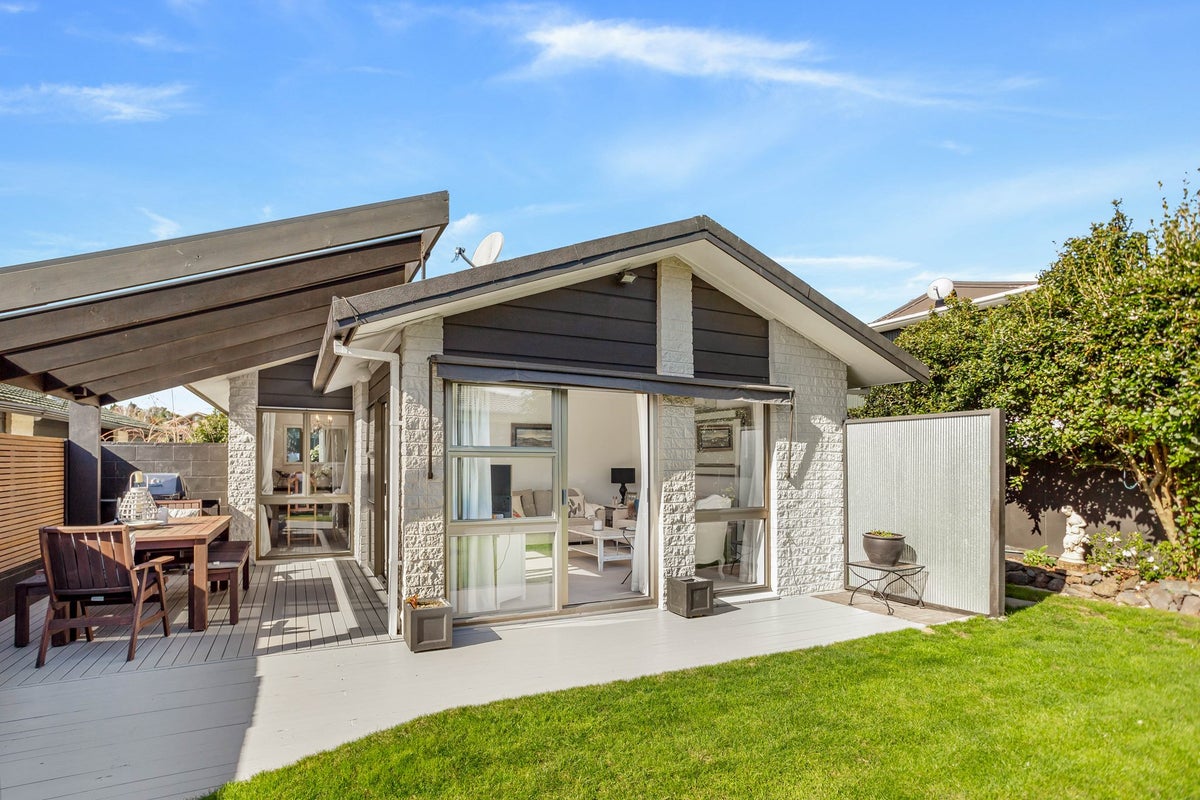 2/36 Miltonia Avenue, Te Atatu South, Auckland - Carousel 2