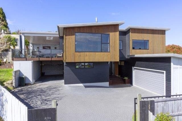 206A Lake Terrace, Waipahihi, Taupo - Carousel 1
