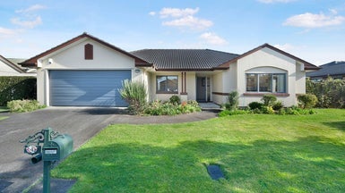 4 Russett Grove, Henderson, Auckland - Carousel 1