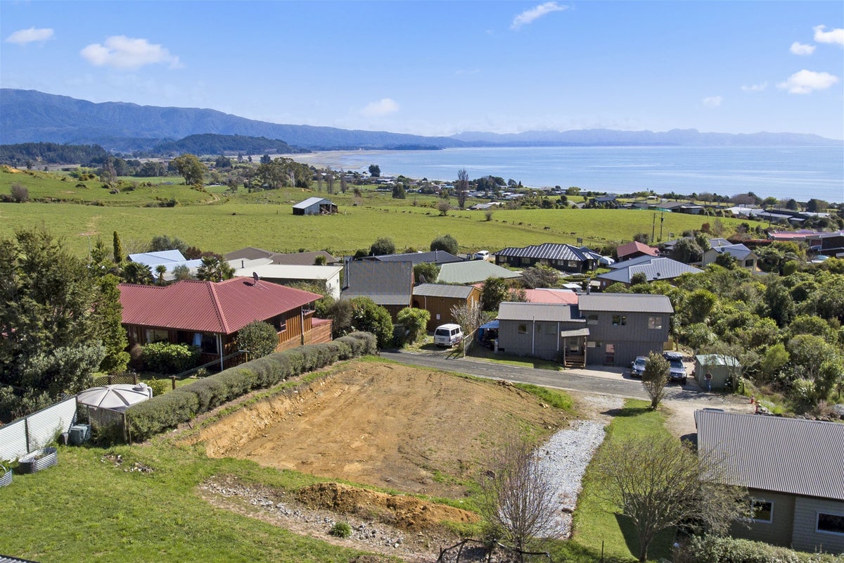 8 Kowhatu Grove, Pohara - Carousel 1