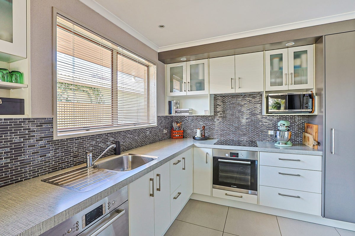 1/306 Southland Road, Hastings Central, Hastings, Hawke's Bay - Carousel 1