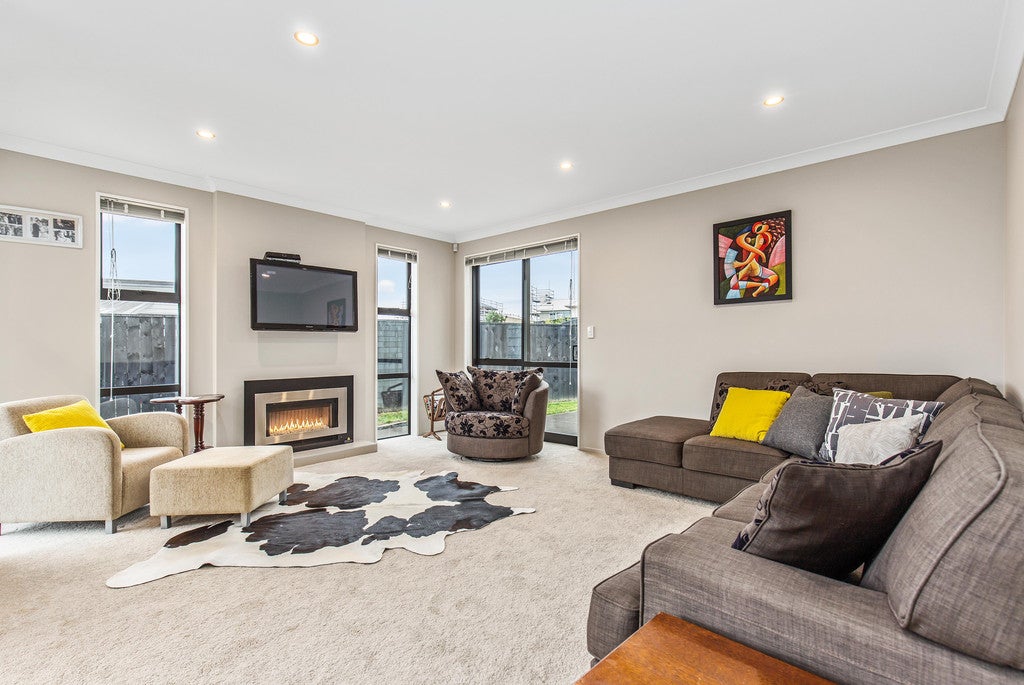 11 Kahawairahi Drive, Beachlands, Auckland - Carousel 1