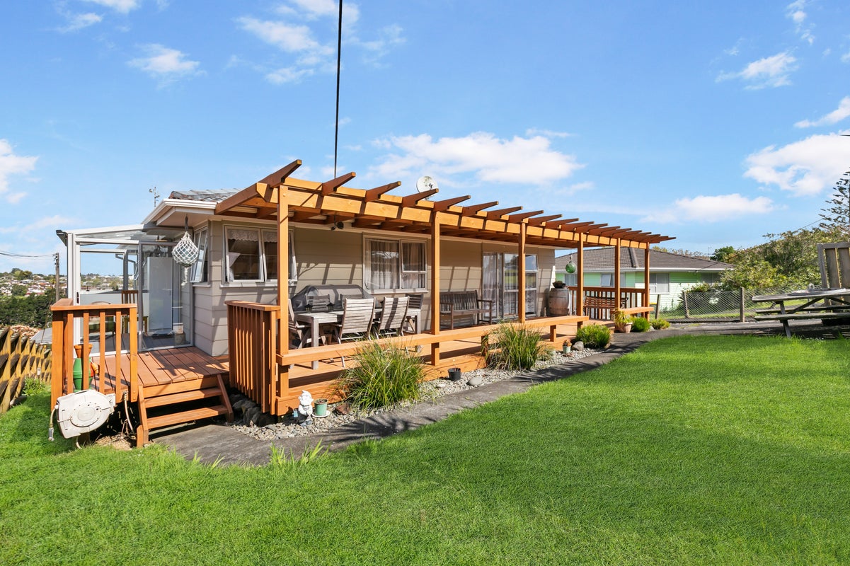 299 Sunset Road, Sunnynook, Auckland - Carousel 2