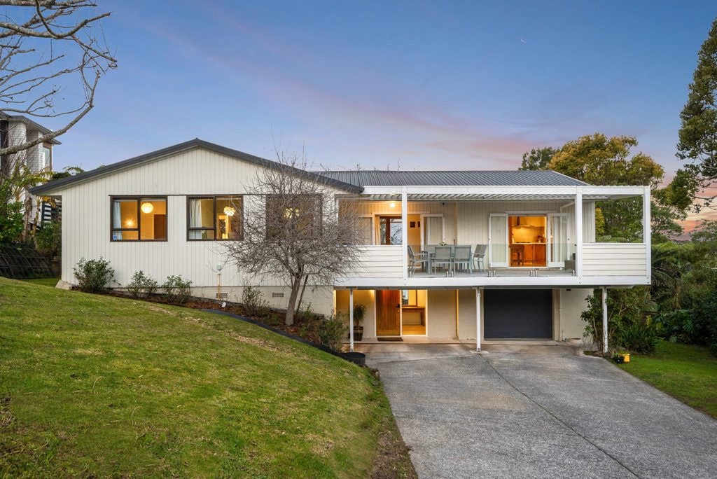 23 Gretel Place, Hillcrest, Auckland - Carousel 1
