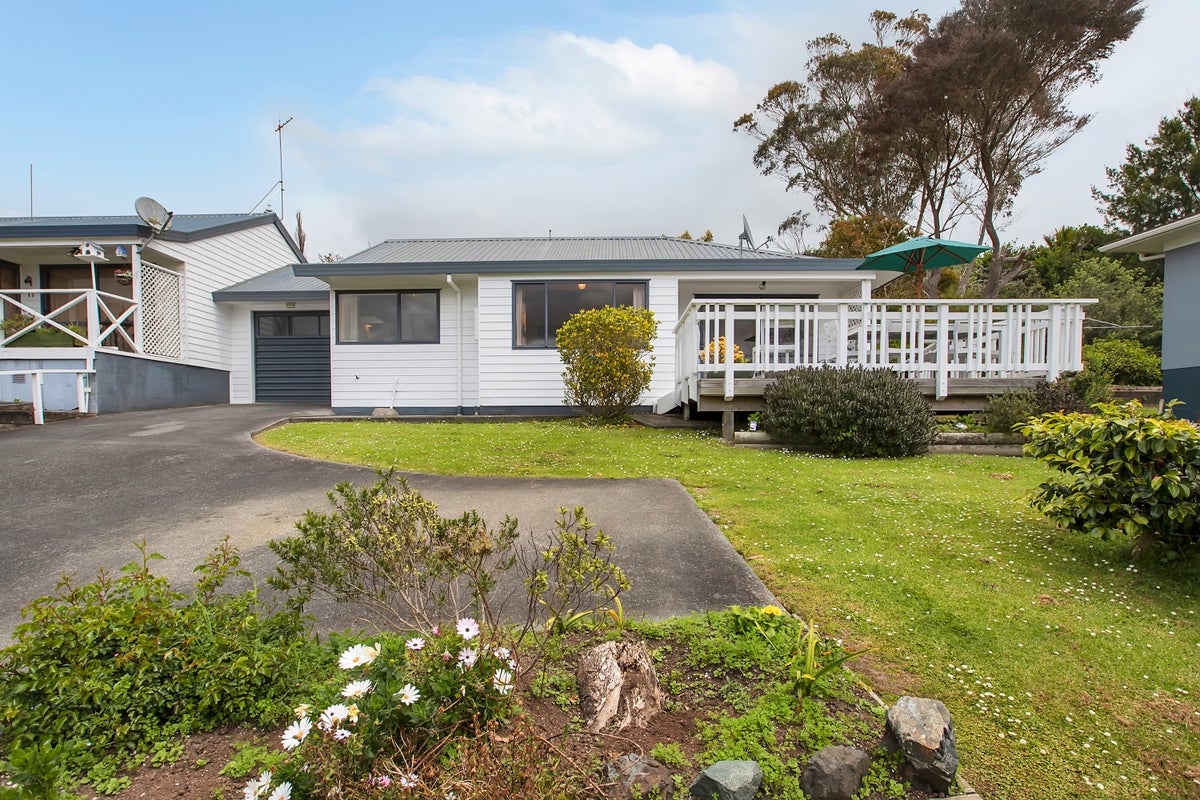 2/4 Wi Apo Place, Wellsford, Auckland - Carousel 1