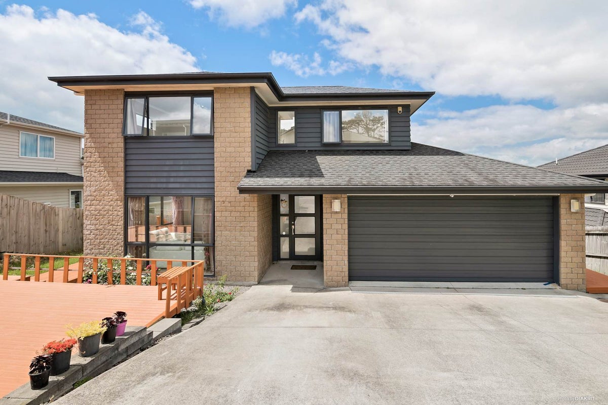 23 Namsan Close, Fairview Heights, Auckland - Carousel 1